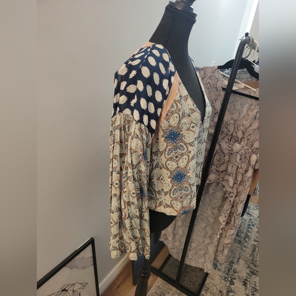 Free People Bohemian Flowey Flower Pattern Top size Small - Picture 7 of 7